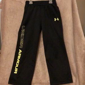 Under Armour sweatpants. Boys size 6.